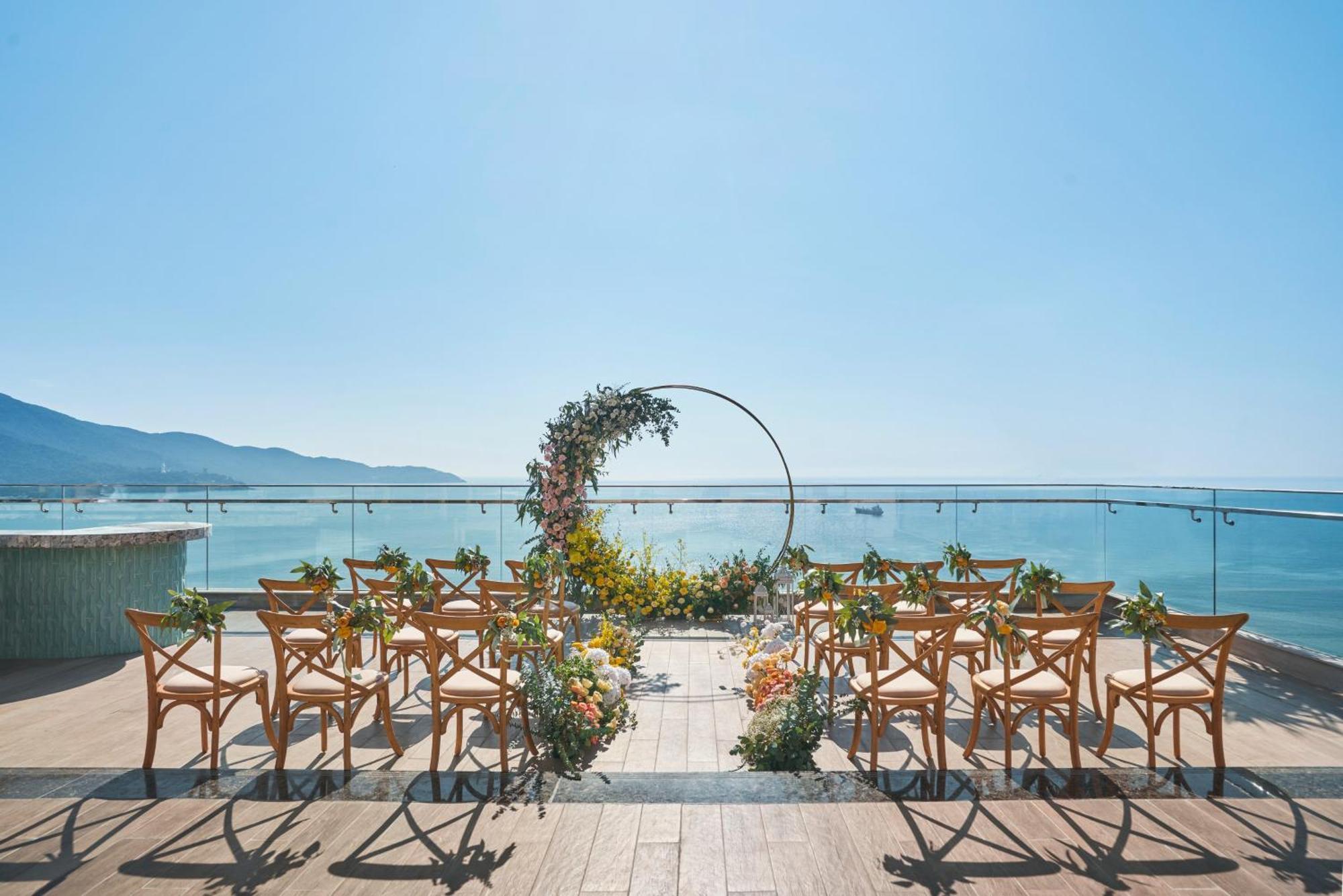 Отель Voco Ma Belle Danang By Ihg Экстерьер фото